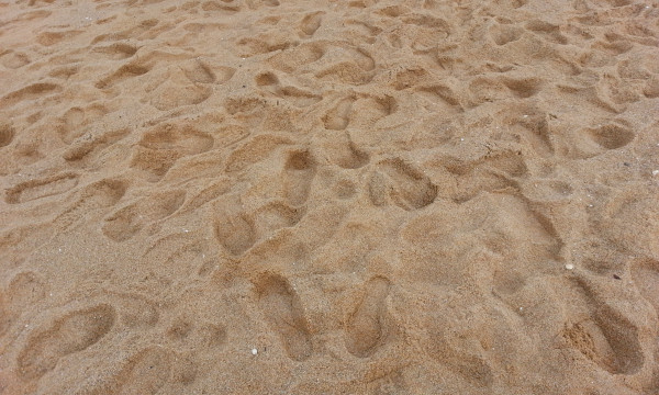 모래위 발자국.jpg